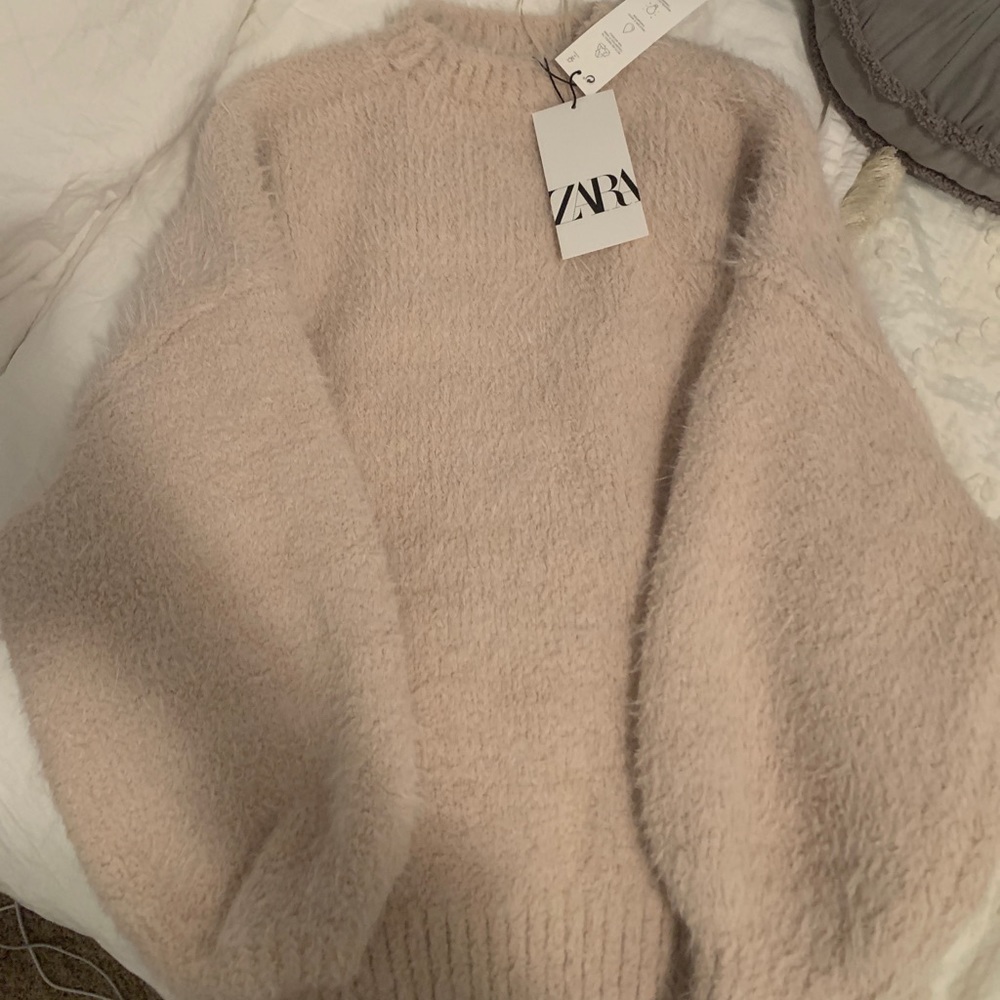 BRAND NEW ZARA SWEATER